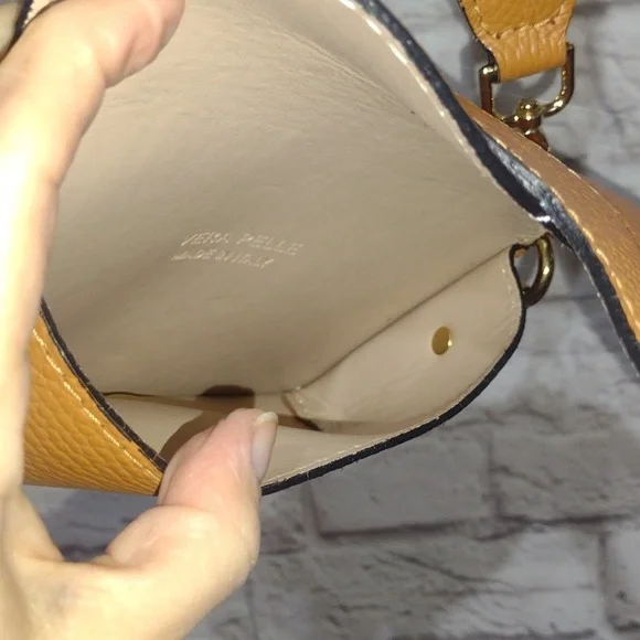 Vera Pelle Leather Crossbody Bag - Picture 12 of 16